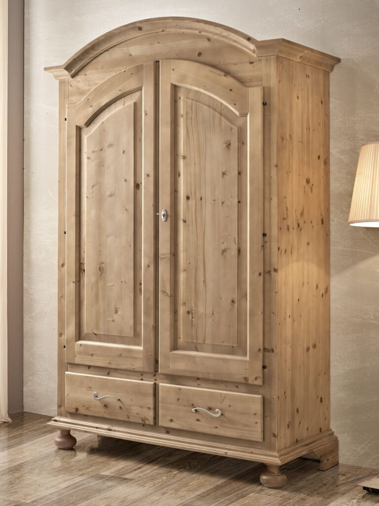 Armadio in legno massello di abete naturale a 2 ante e 2 cassetti